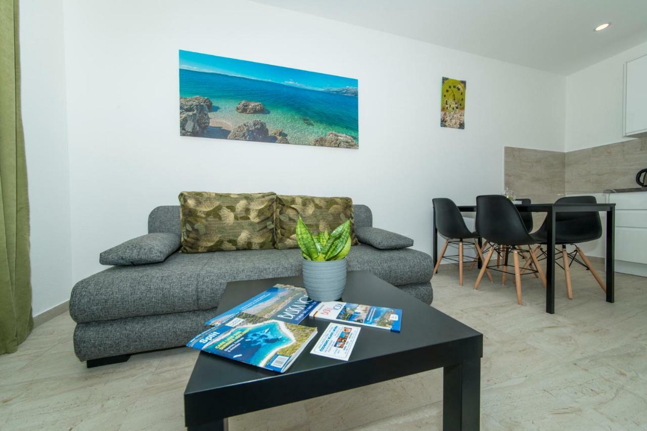 Apartmani Spiline - Mia Baska Voda Luaran gambar