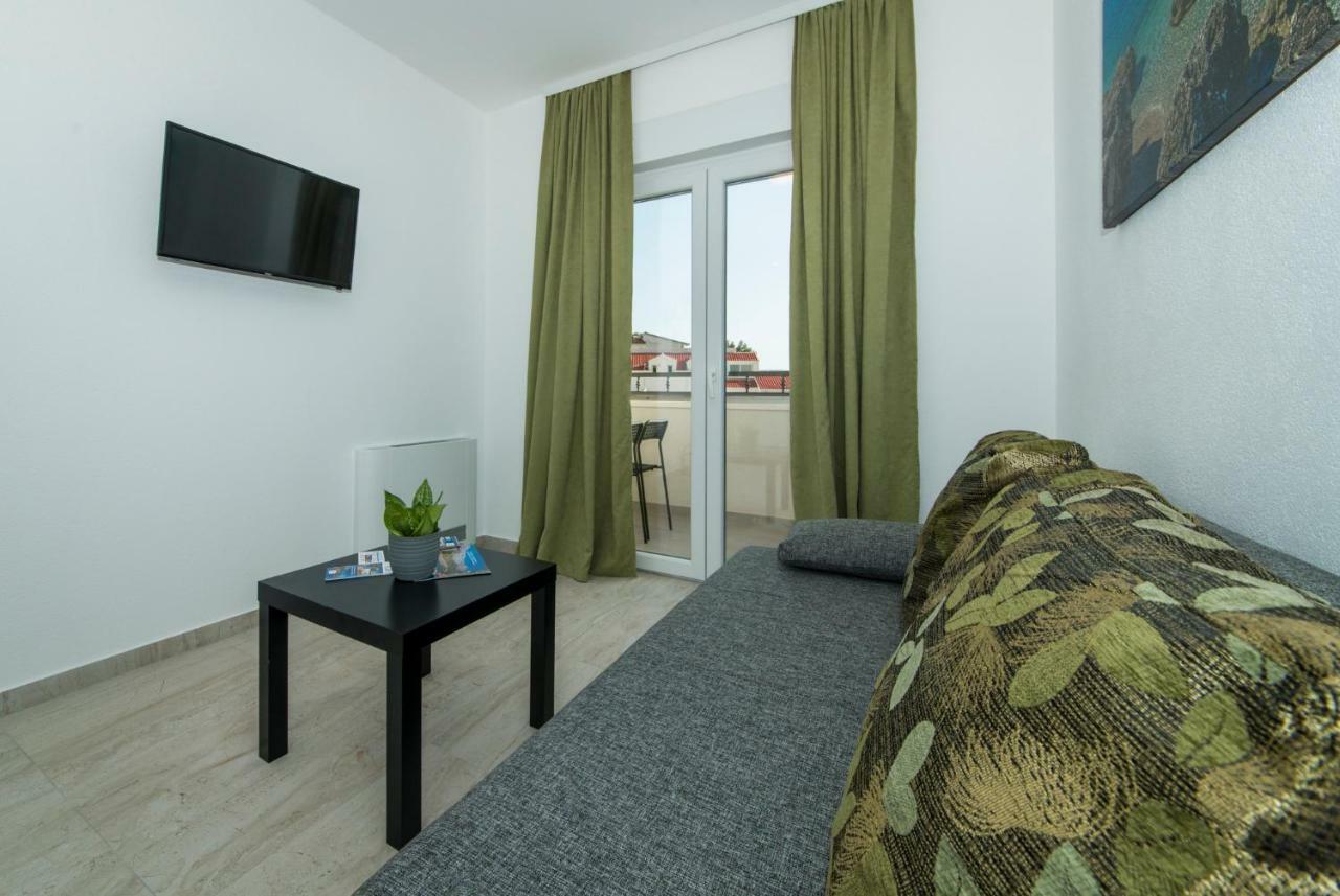 Apartmani Spiline - Mia Baska Voda Luaran gambar