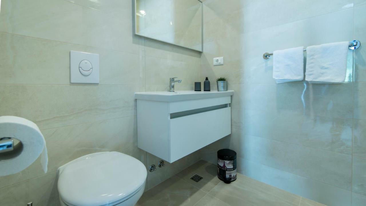 Apartmani Spiline - Mia Baska Voda Luaran gambar